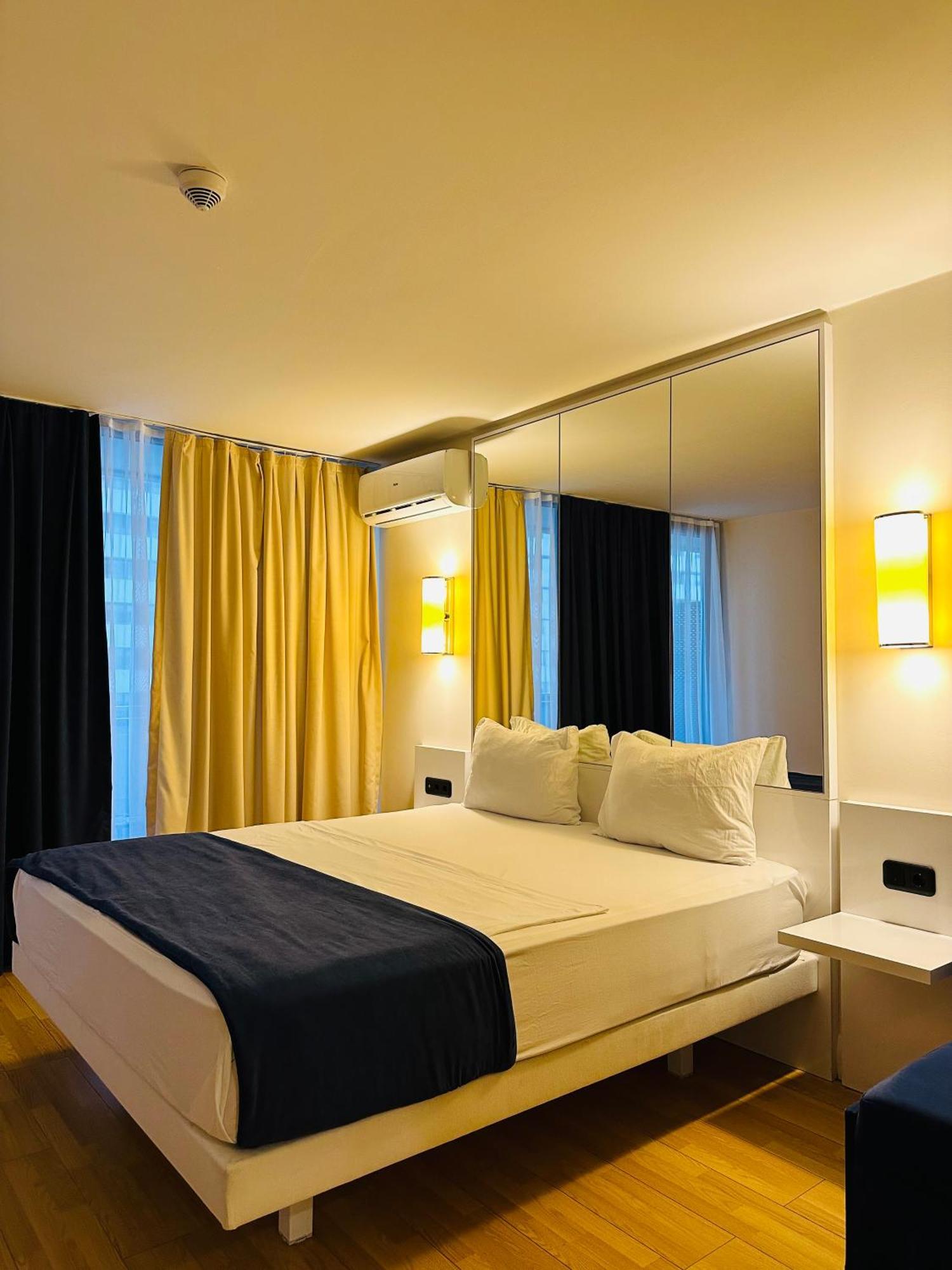 New Orbi Batumi Hotel Bagian luar foto