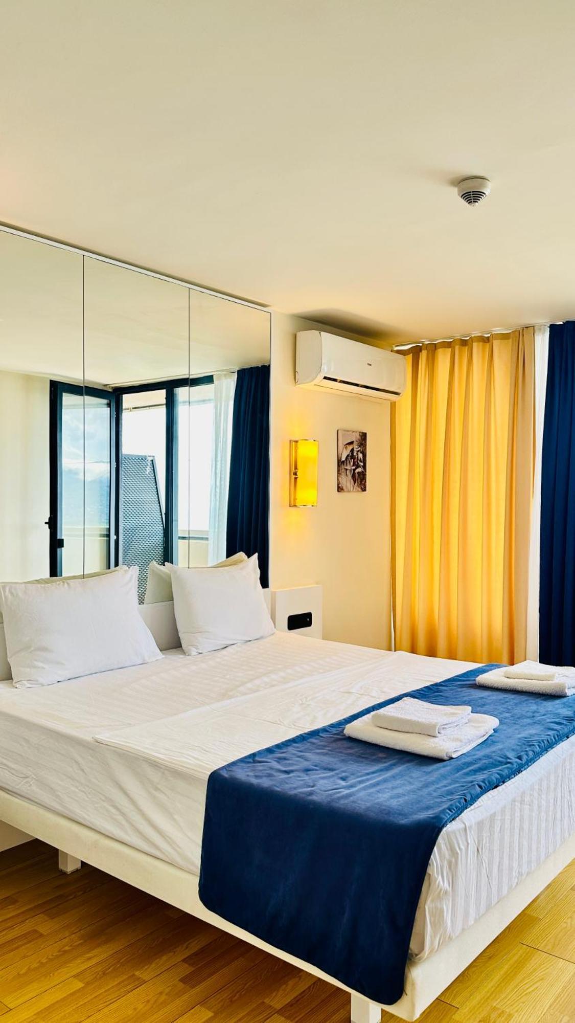 New Orbi Batumi Hotel Bagian luar foto